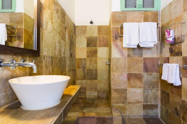 G 49 Bed & Breakfast Nowe Delhi Zewnętrze zdjęcie